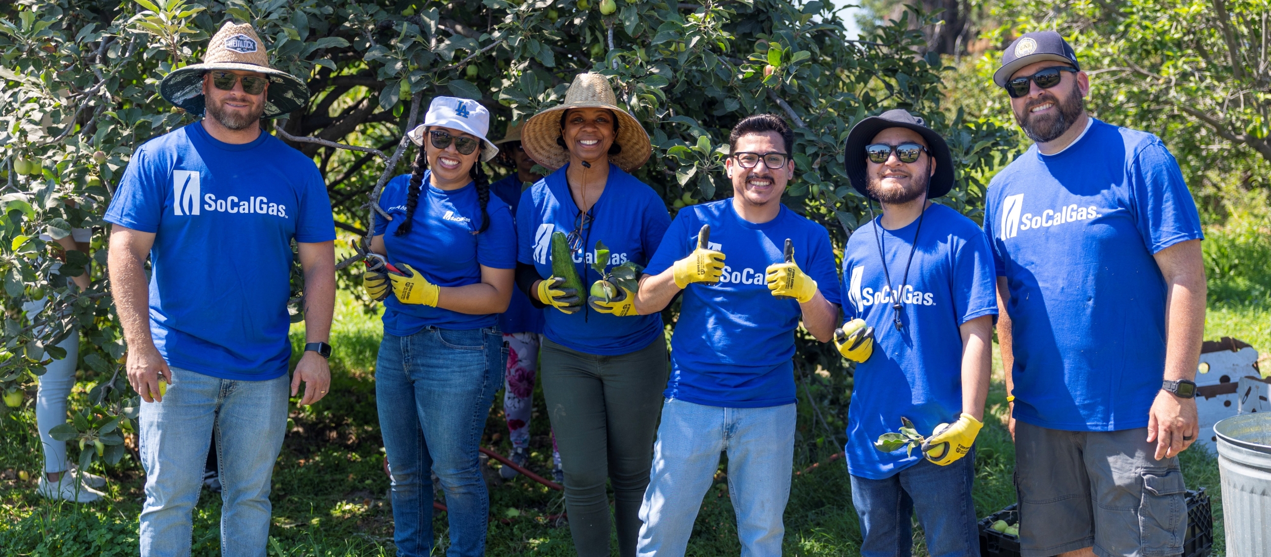 SoCalGas Employees Volunteering outdoors